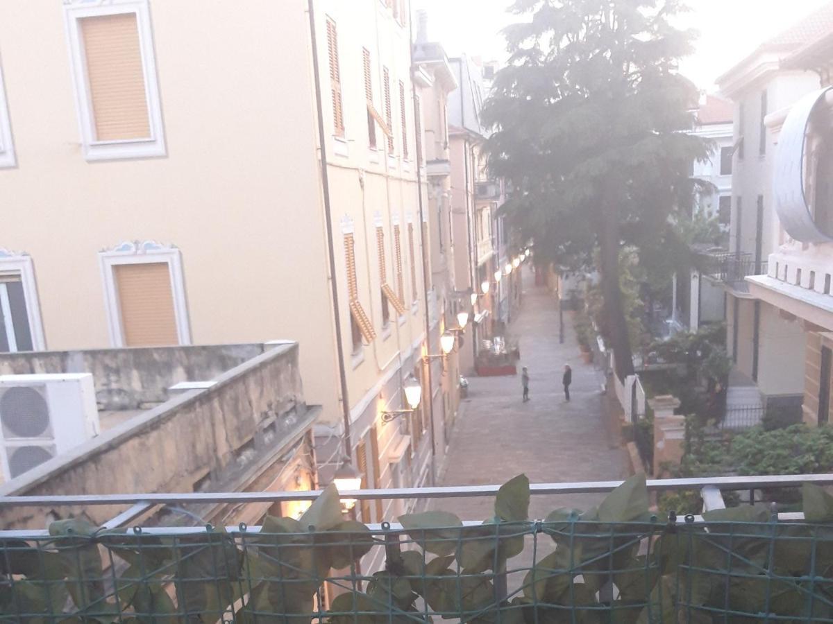 לינה וארוחת בוקר ואראצה La Terrazza מראה חיצוני תמונה